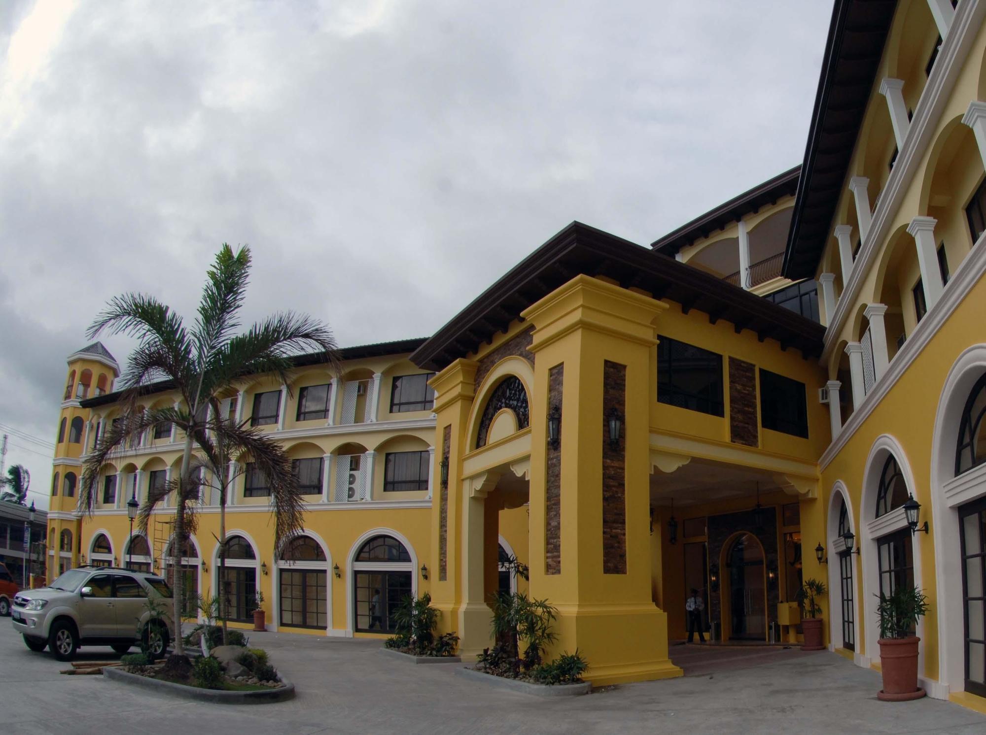 Planta Centro Bacolod Hotel & Residences Exterior photo