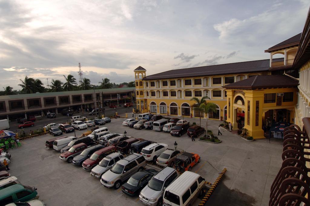 Planta Centro Bacolod Hotel & Residences Exterior photo